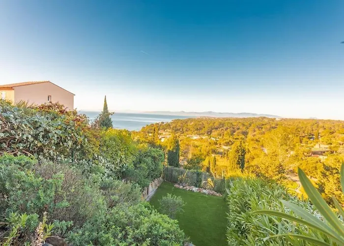 Joli 43m2 , Vue , Piscine , Parking * Saint-Raphaël