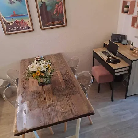 Joli 43m2 , Vue , Piscine , Parking *