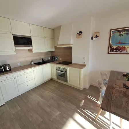 Joli 43m2 , Vue , Piscine , Parking דירה Saint-Raphaël