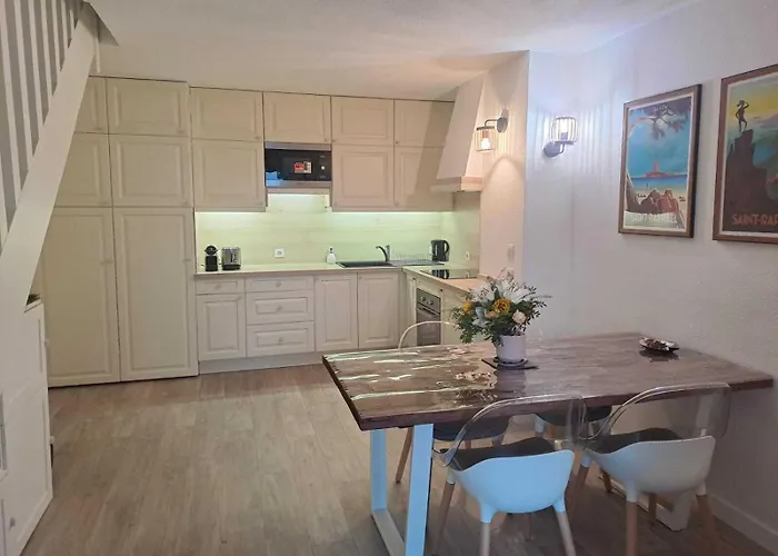 Apartment Joli 43m2 , Vue , Piscine , Parking *