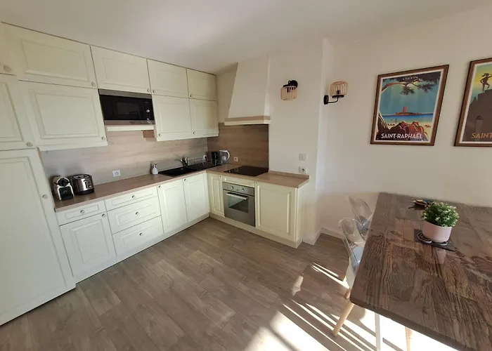 Joli 43m2 , Vue , Piscine , Parking * Saint-Raphaël